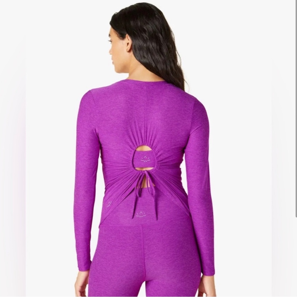 Beyond Yoga Featherweight Inner Circle Pullover Purple Size Large - Picture 12 of 12